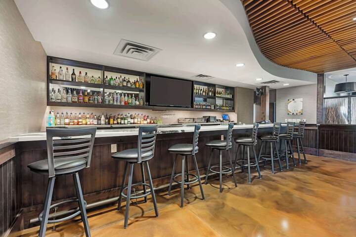 Best Western Plus Lakeview Hotel