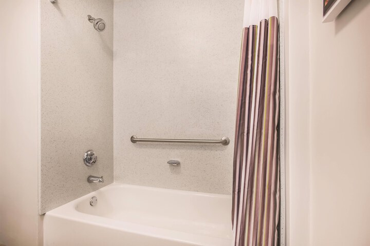 La Quinta Inn & Suites by Wyndham Chambersburg