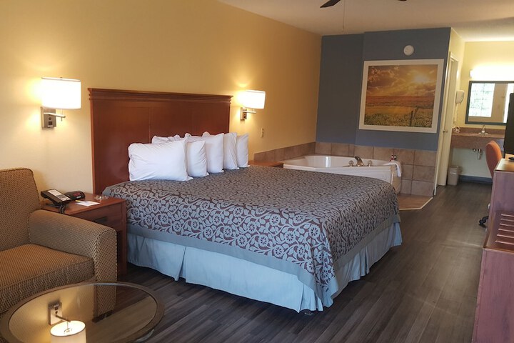 Room 25 of 28