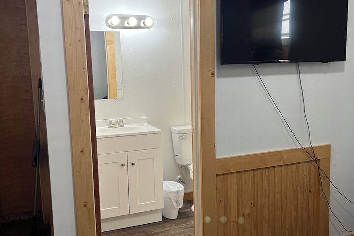 Room 6 of 9