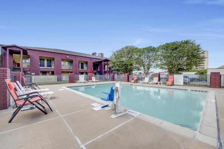 Pool 8 of 23