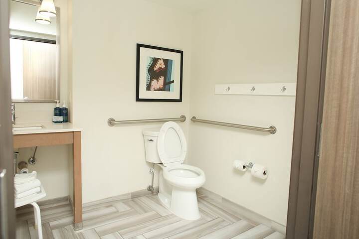 Room 21 of 34