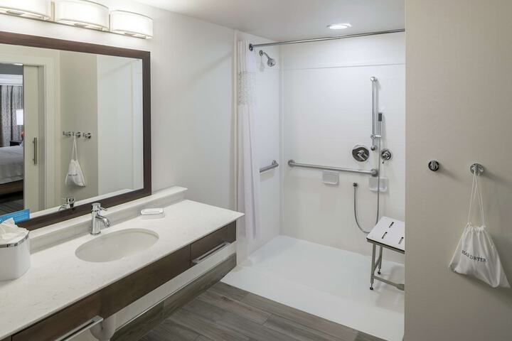 Room 16 of 38