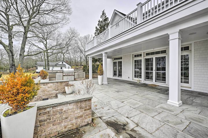 Shelter Island Retreat w / Outdoor Pool!