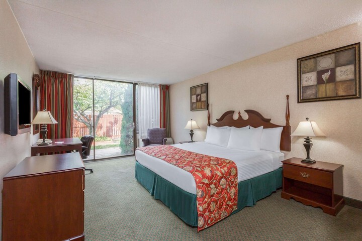 Room 16 of 26