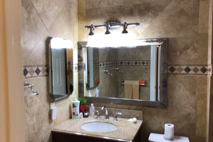 Comfortable Home in Richmond Hill