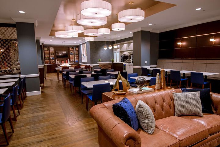 Lounge 58 of 76