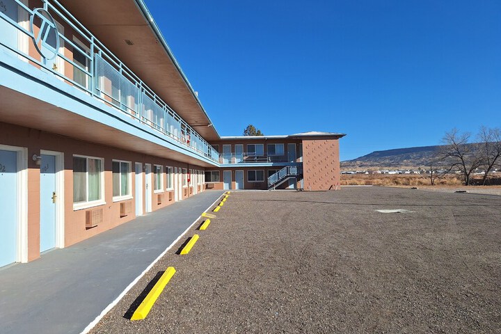 Leisure Lodge Motel