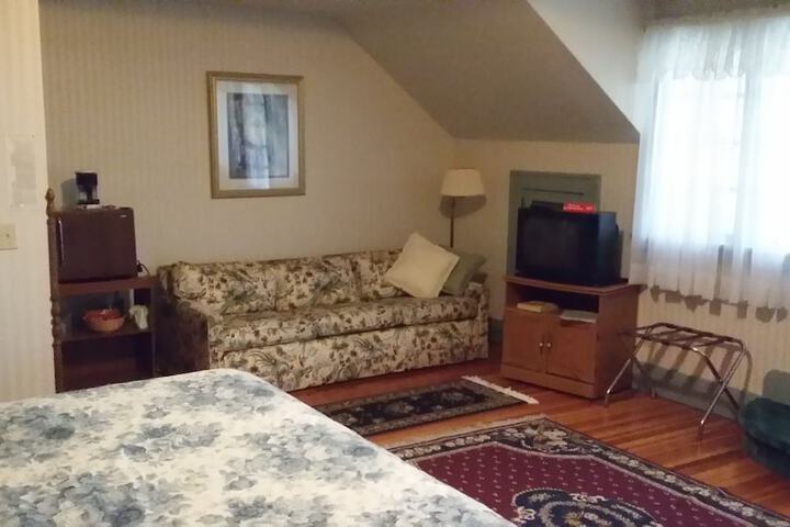 Chestnut Charm Bed & Breakfast