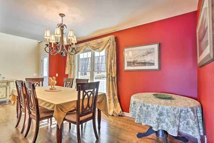 Beautiful Lakefront Retreat w / Deck & Views!
