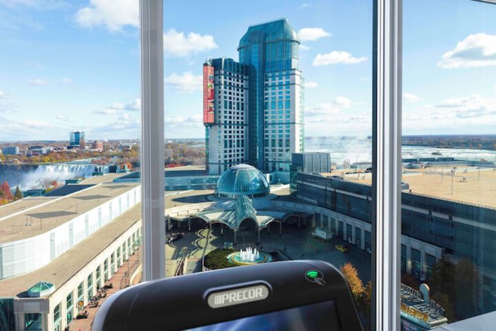 Hilton Niagara Falls / Fallsview Hotel & Suites