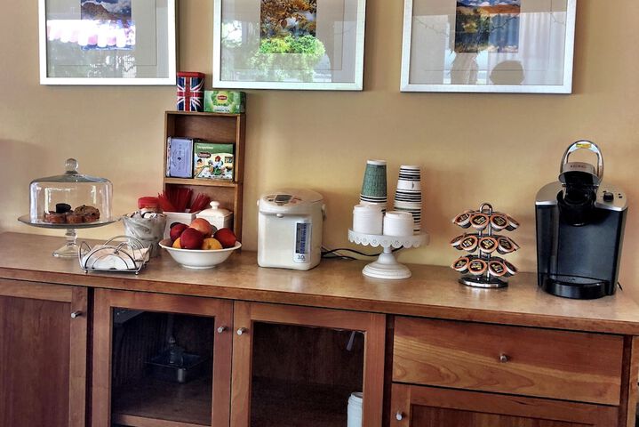 Breakfast/Coffee Service 25 of 36