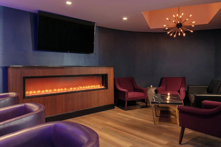 Lounge 36 of 40