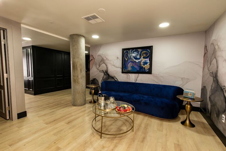 Room 12 of 36