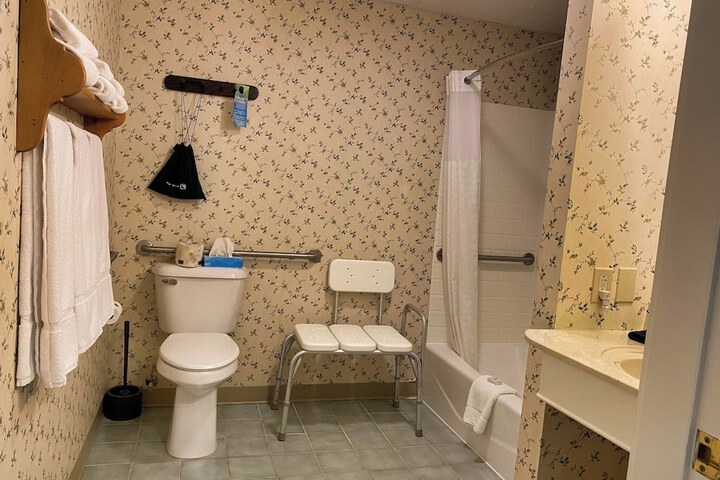 Room 53 of 80