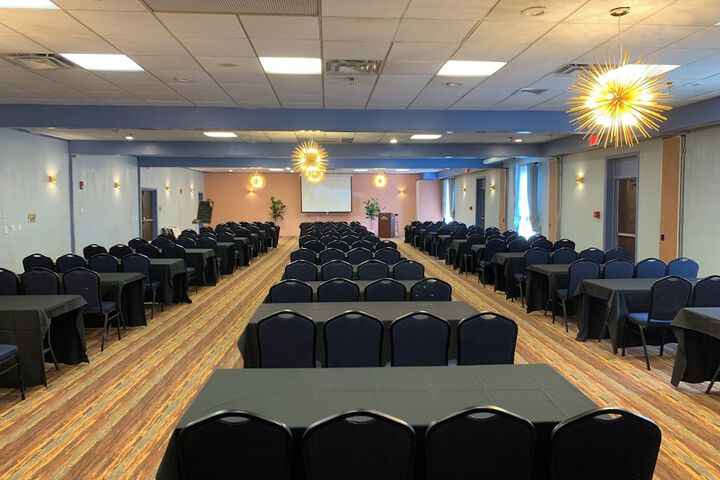 Ballroom/Hall 26 of 33