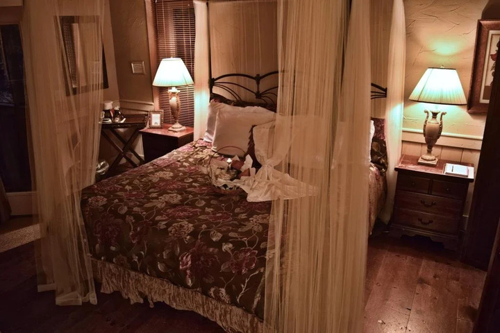 The Overlook Inn