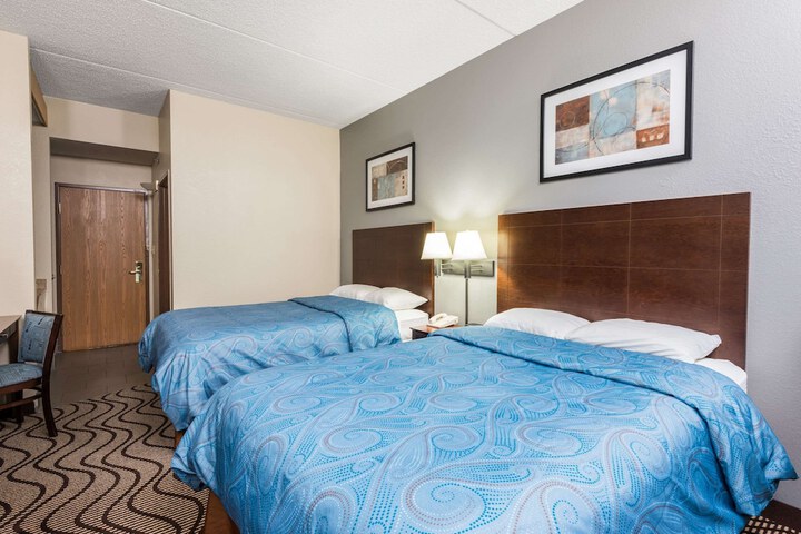 Room 10 of 20