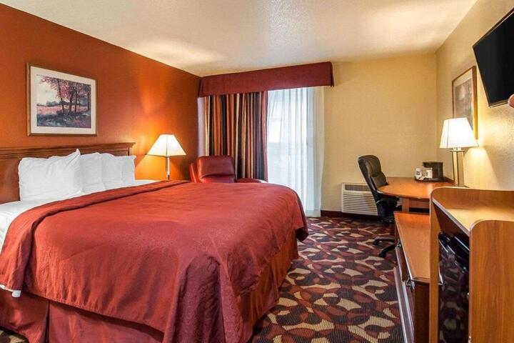 Quality Inn & Suites Kansas City I-435n Near Sports Complex