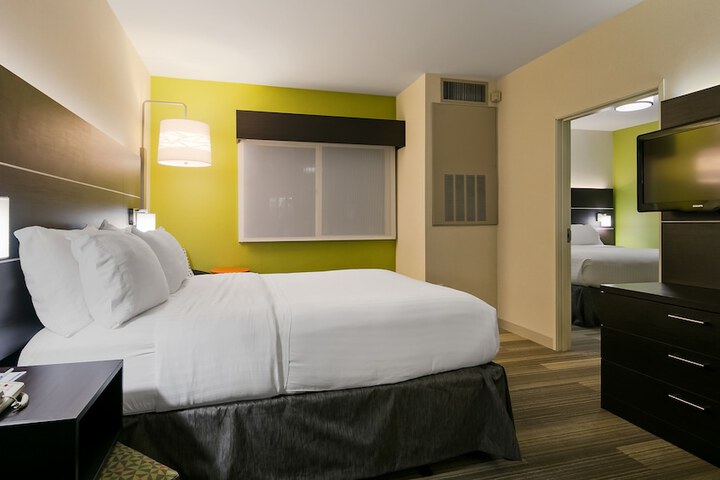 Holiday Inn Express & Suites Everett by IHG