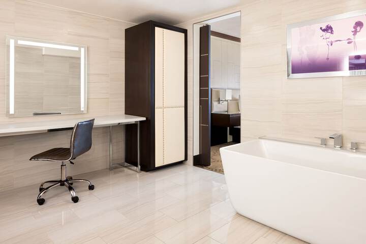 Room 44 of 110