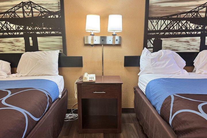 Super 8 by Wyndham Laurel