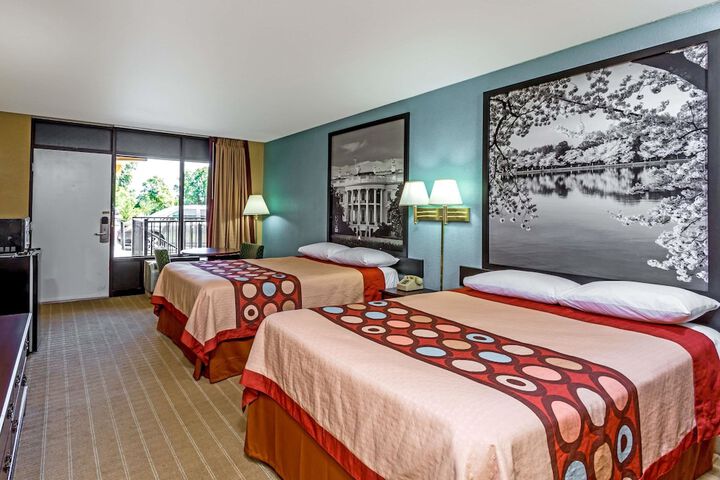 Room 13 of 21