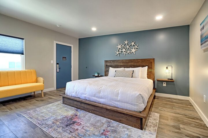 Room 11 of 11