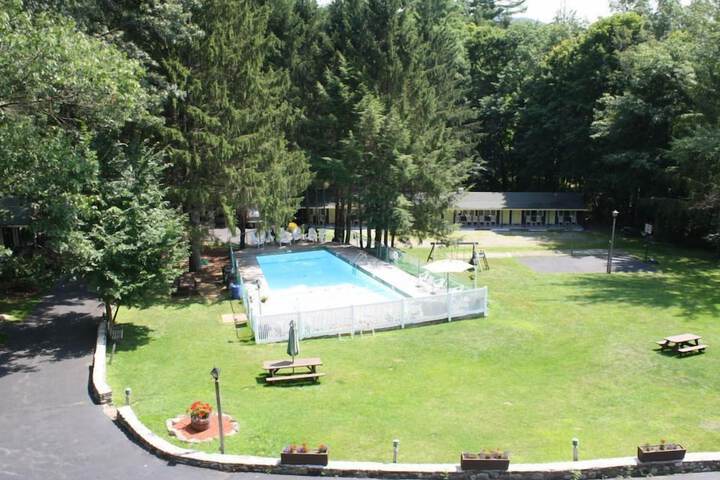 Pool 4 of 44