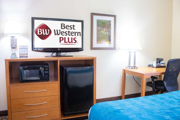 Room 10 of 16