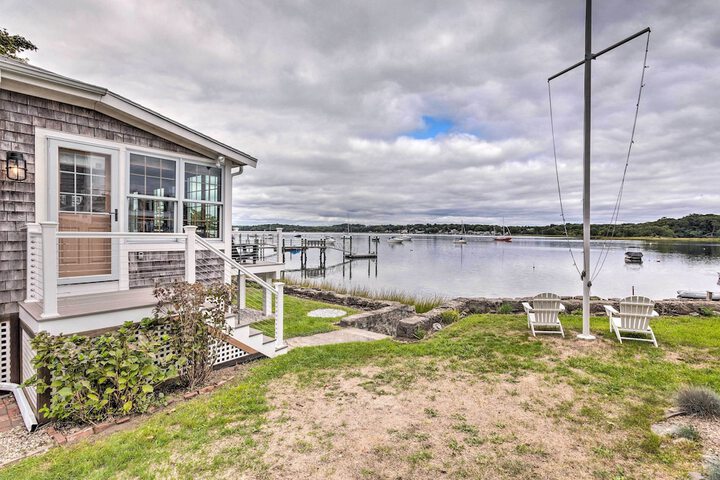 Charming Bristol Cottage w / Private Beach!