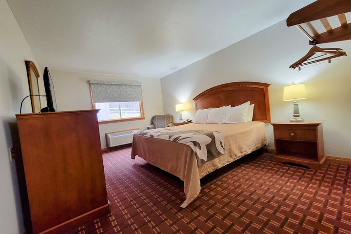 Room 10 of 11