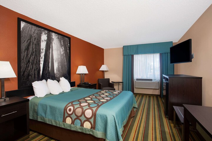 Room 12 of 27