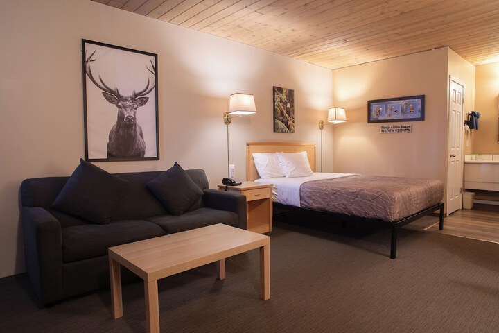 EasyStay Inn & Suites Fernie