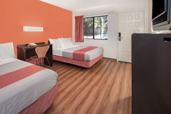 Motel 6 Thousand Oaks CA