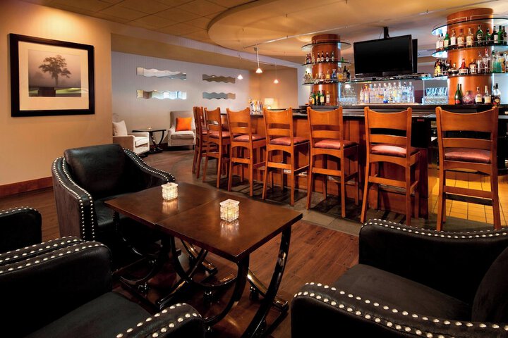 Lounge 37 of 43