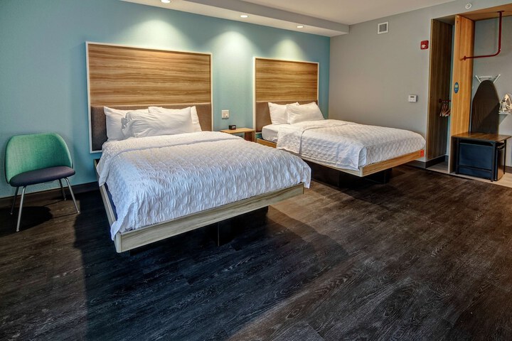 Room 13 of 20