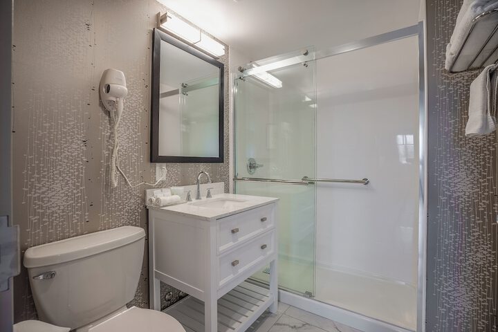 Monte Carlo Inn Oakville Suites