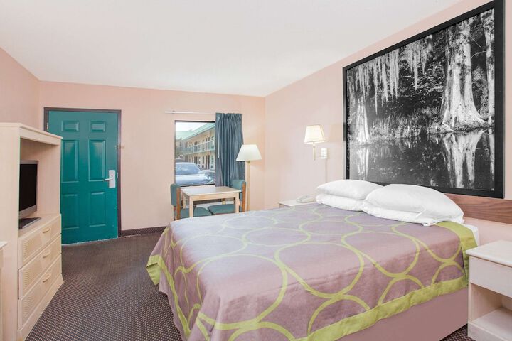 Room 13 of 23
