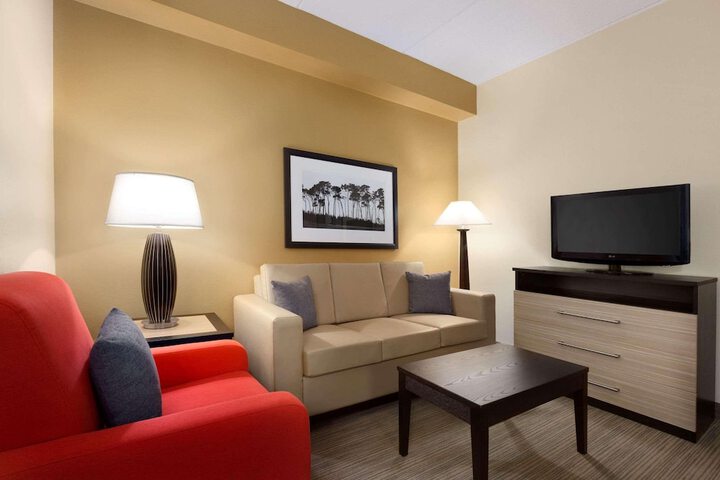 Room 5 of 18