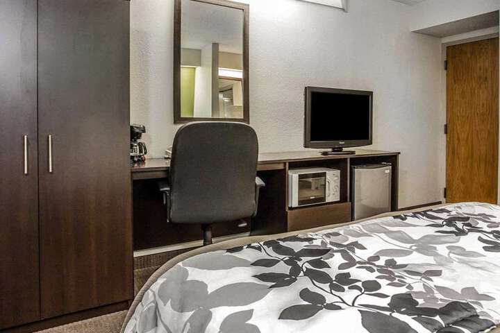 Room 16 of 33