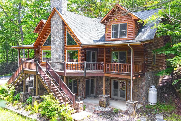 Hike Fish & Golf: Burnsville Retreat w / Deck!