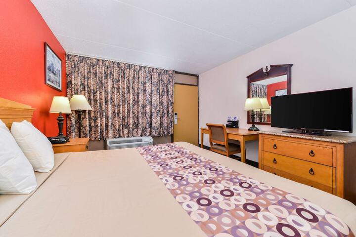 Room 18 of 30