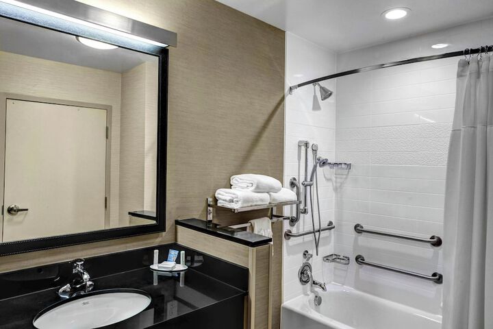 Fairfield Inn & Suites Lansing at Eastwood