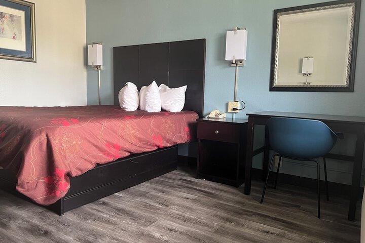 Room 21 of 28