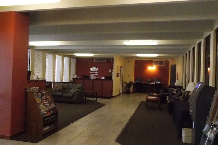 Econo Lodge Inn & Suites Brookings