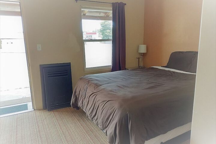 Room 6 of 33