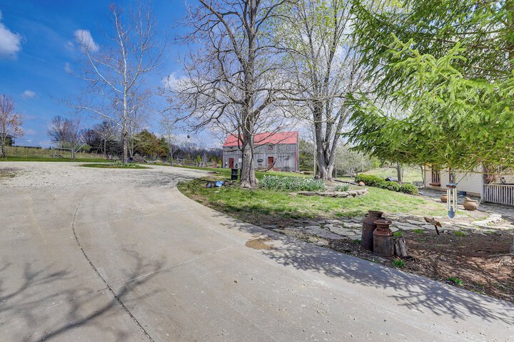 Spacious & Historic Cabin in New Haven w / Pond!