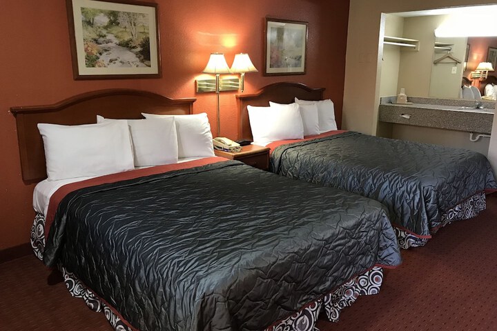 Room 9 of 11