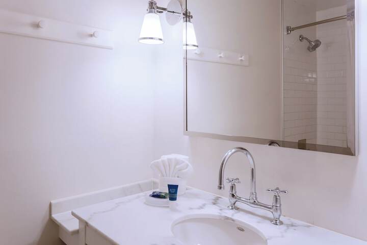 Room 5 of 26